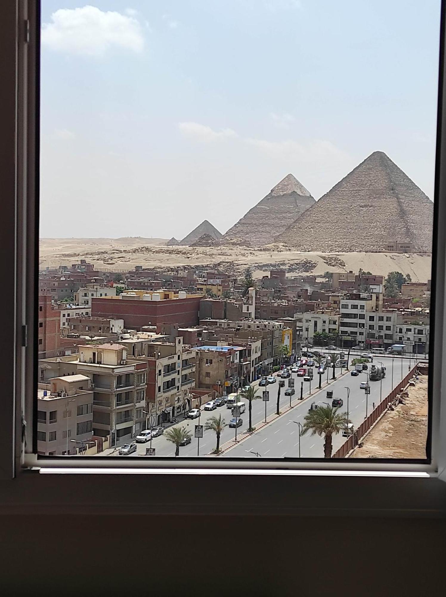 Apartament Pyramids View Suite/vista Piramidi *